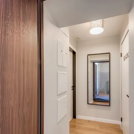 Old Town White Apartment