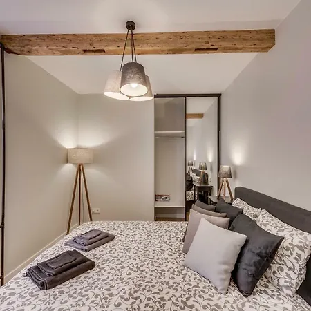 Old Town White Apartment